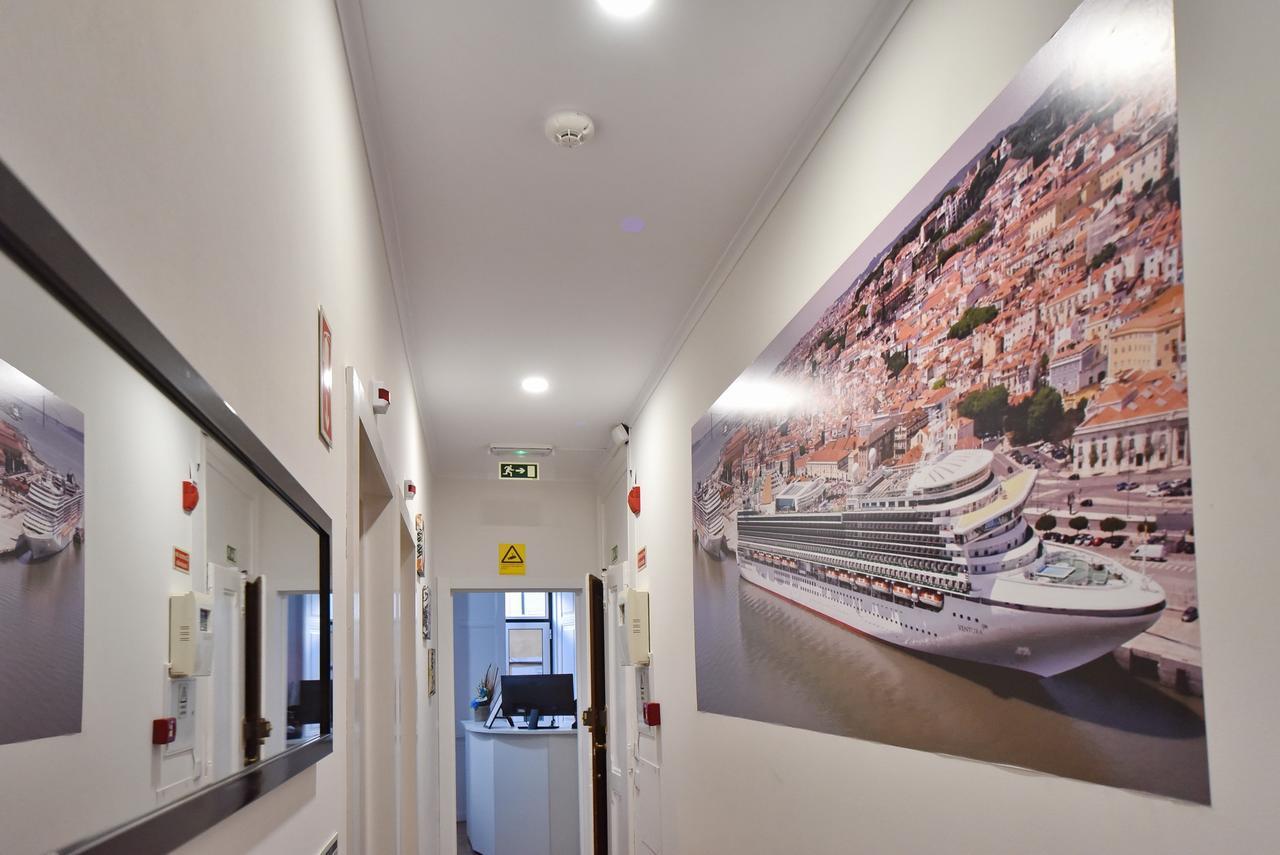 Train Lisbon Hostel Екстериор снимка